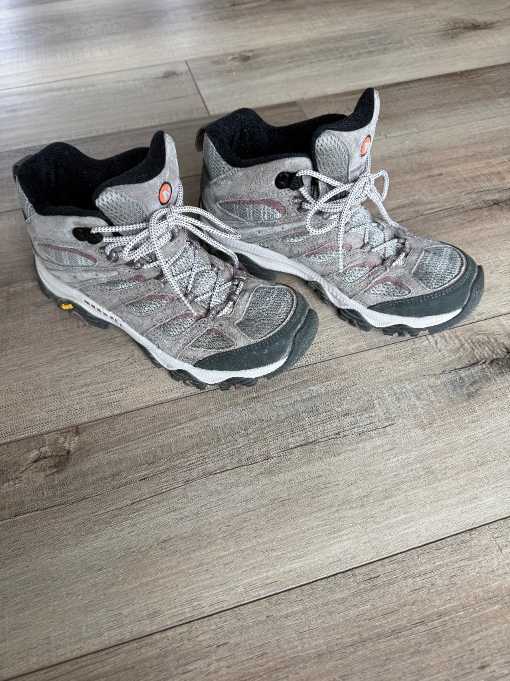 Merrell Hiking Boots Women 9.5Moab 3 Mid